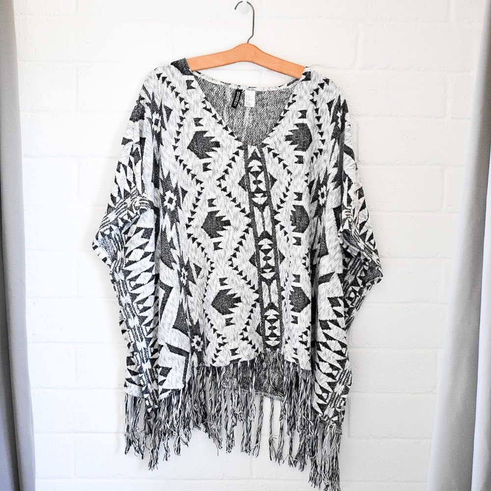 Tribal H&M black and white poncho